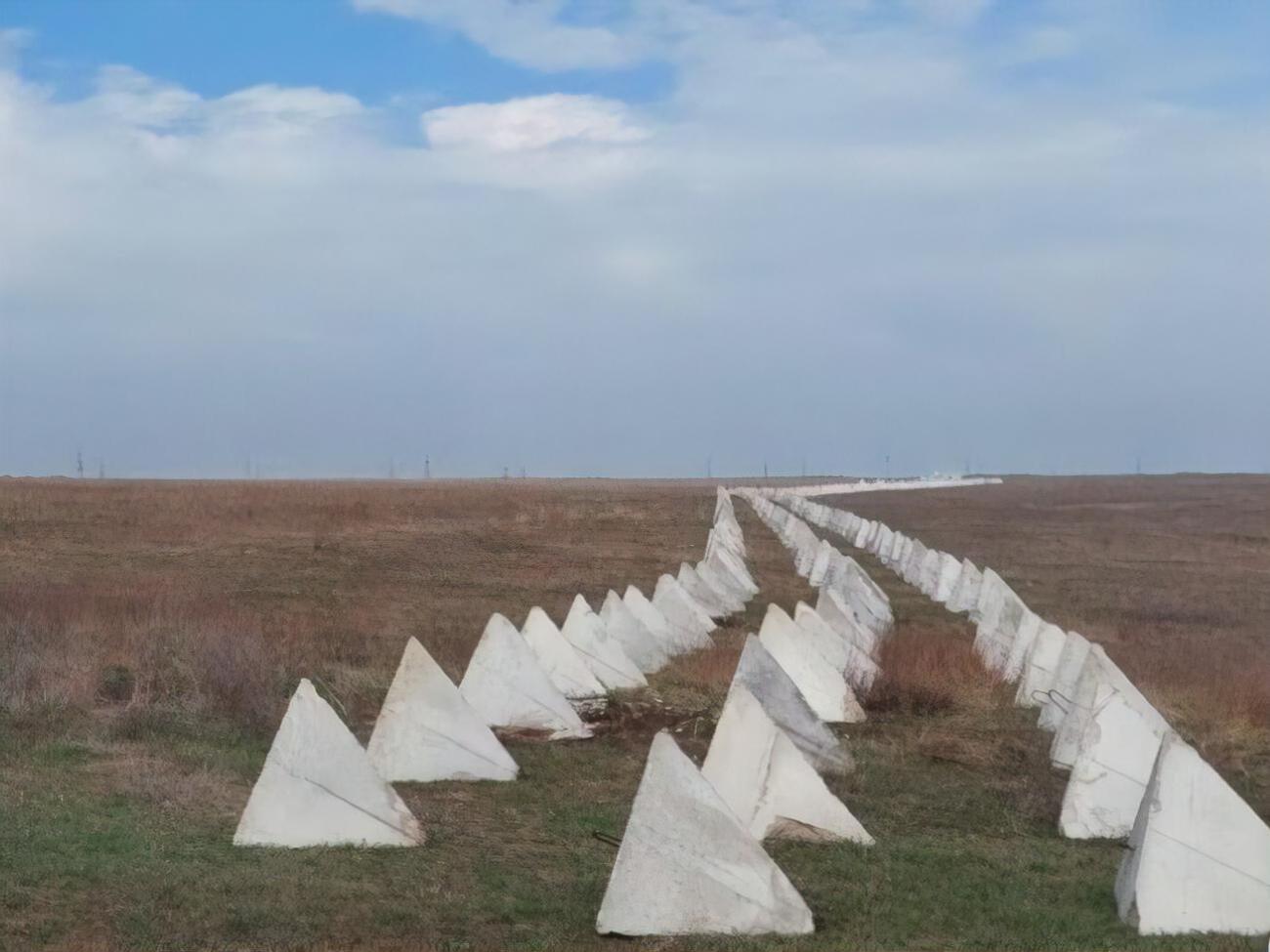 Оккупанты в Крыму роют окопы, траншеи и создают другие укрепления, сообщала украинская разведка