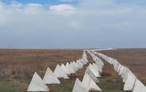 Оккупанты в Крыму роют окопы, траншеи и создают другие укрепления, сообщала украинская разведка
