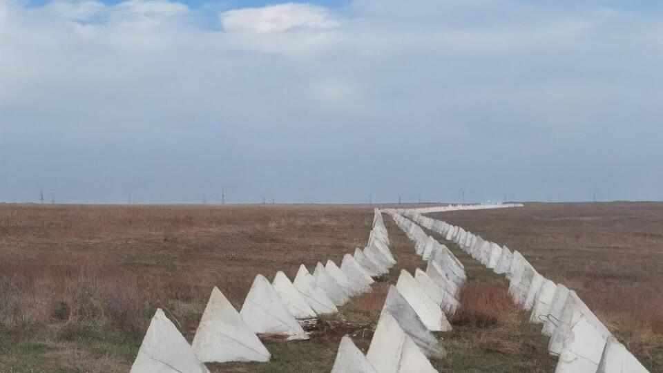 Оккупанты в Крыму роют окопы, траншеи и создают другие укрепления, сообщала украинская разведка