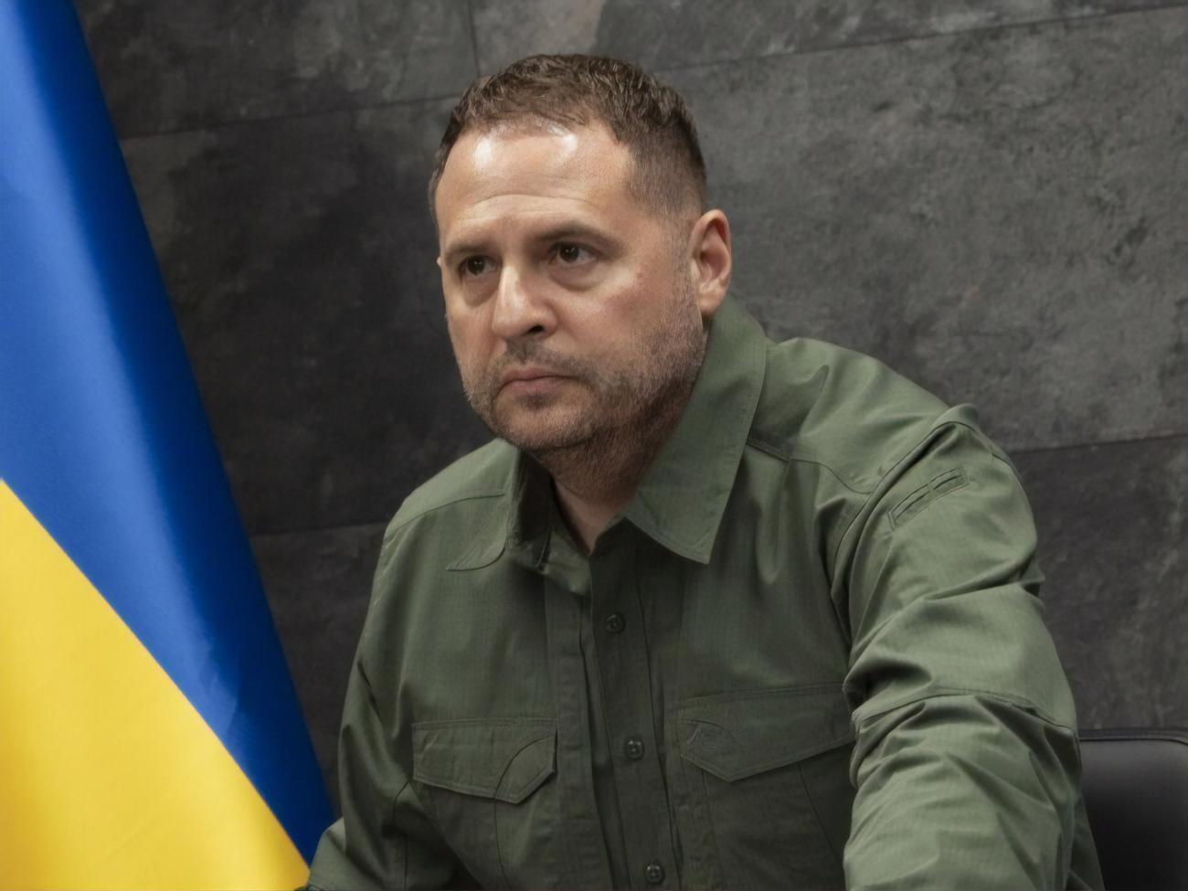 Єрмак повідомив, що постраждалій дівчинці проводять операцію.