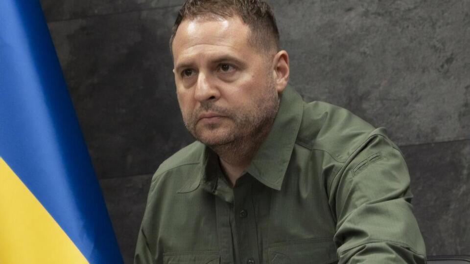Ермак сообщил, что пострадавшей девочке проводят операцию