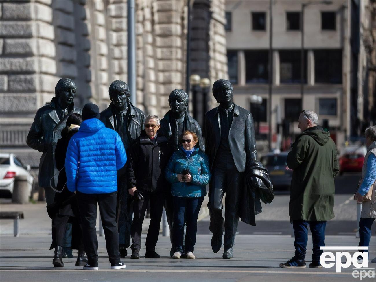 Вишиванки для The Beatles привезли з України