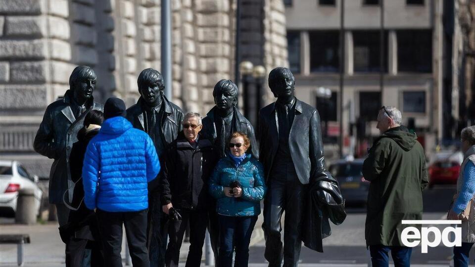 Вишиванки для The Beatles привезли з України