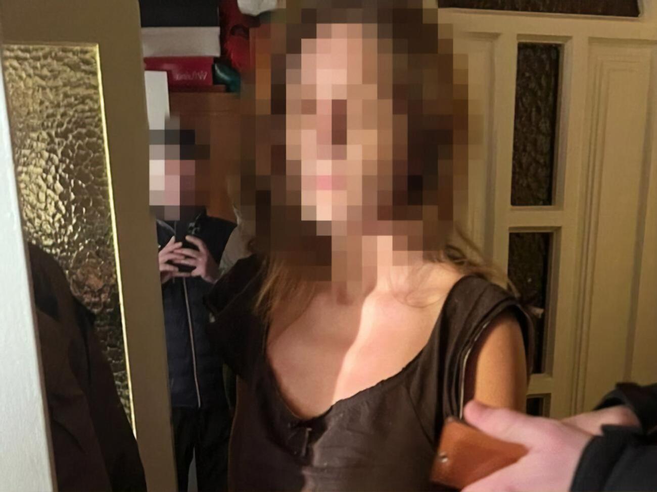 За даними СБУ, підозрювана закликала своїх читачів робити скріншоти електронних карт із координатами українських військ і надсилати їй