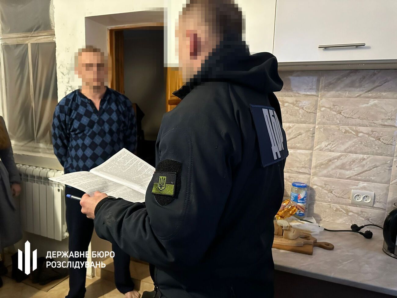 По данным ГБР, подозреваемый получил от подчиненных по меньшей мере 600 тыс. грн