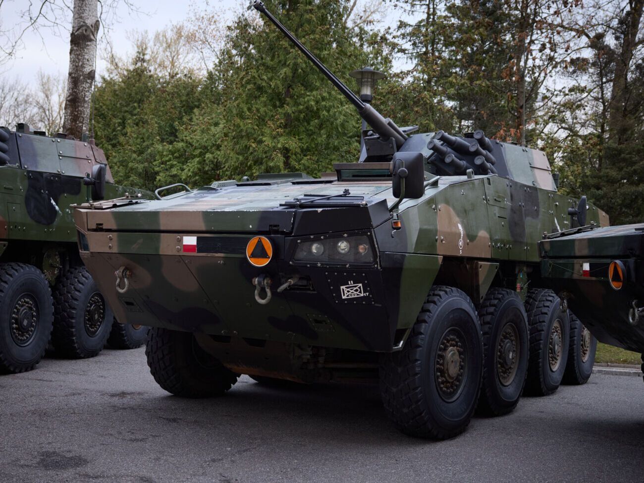 Україна закупить у Польщі 150 бронемашин Rosomak