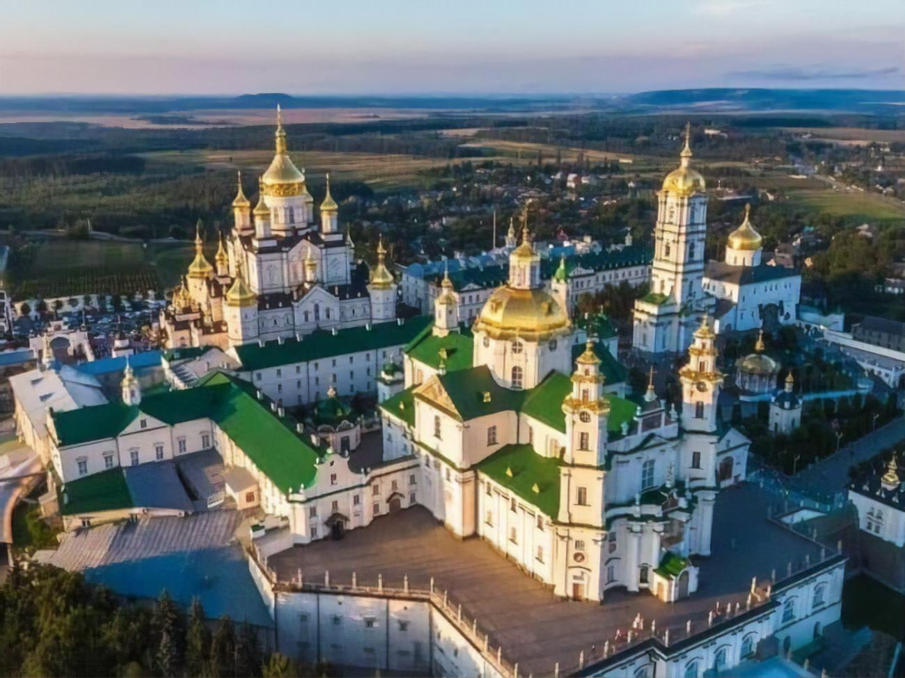 У Почаївській лаврі зараз богослужіння проводить Українська православна церква Московського патріархату