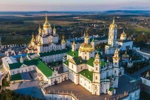 У Почаївській лаврі зараз богослужіння проводить Українська православна церква Московського патріархату