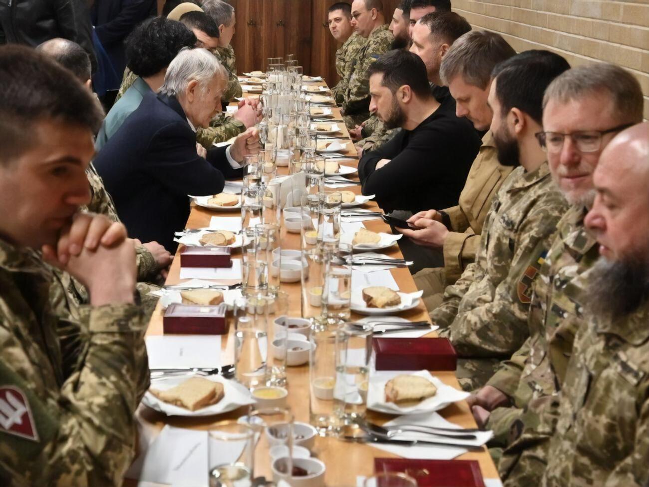 Зеленский вместе с Джемилевым и защитниками Украины принял участие в ифтаре