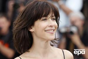 Марсо народилася 1966 року в Парижі