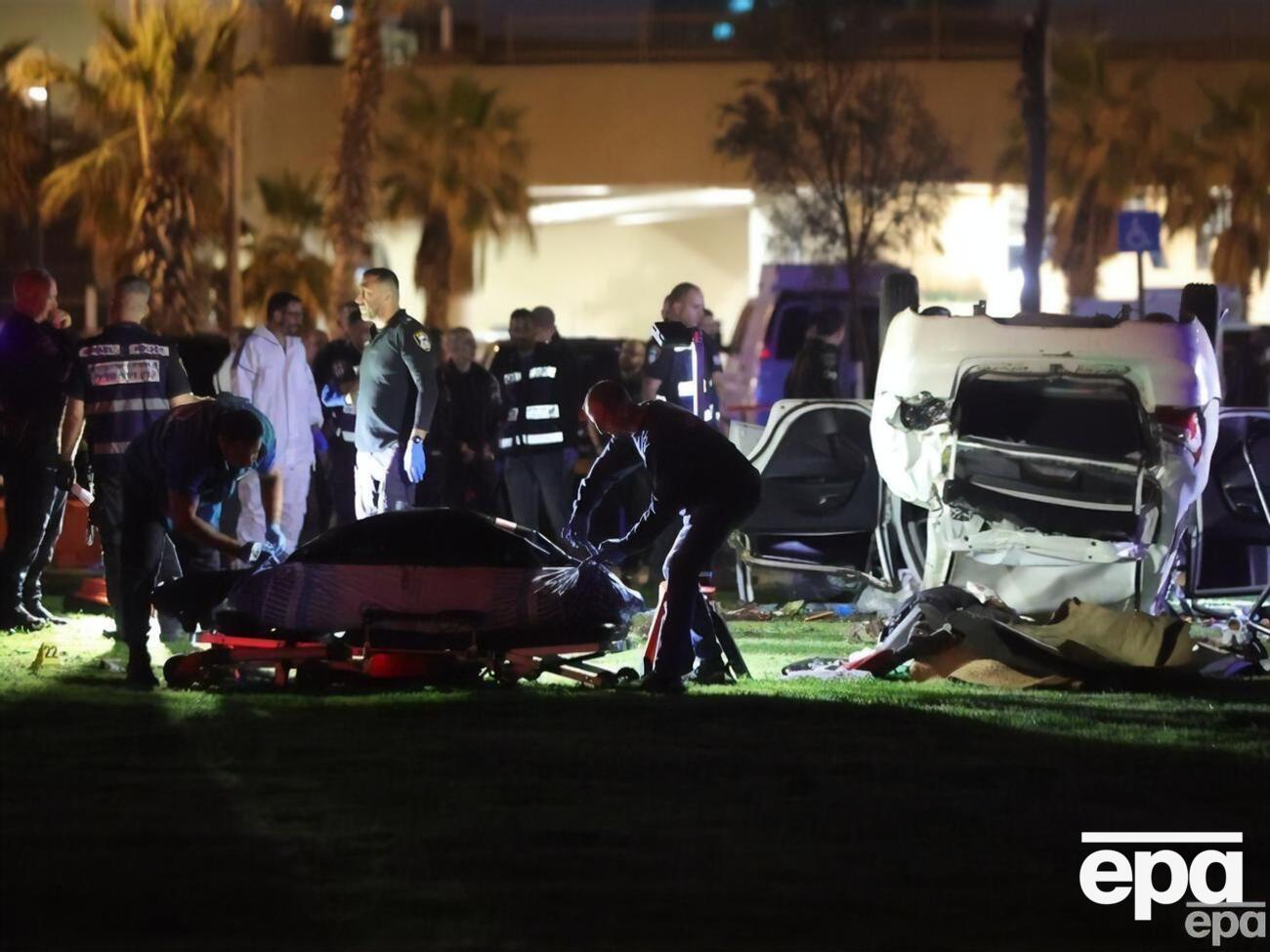 Во время второй атаки полицейские застрелили нападавшего