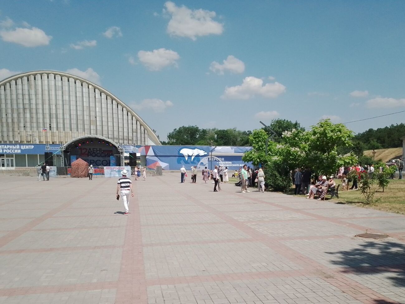 Центр выдачи гуманитарной помощи в кинотеатре "Юбилейный"