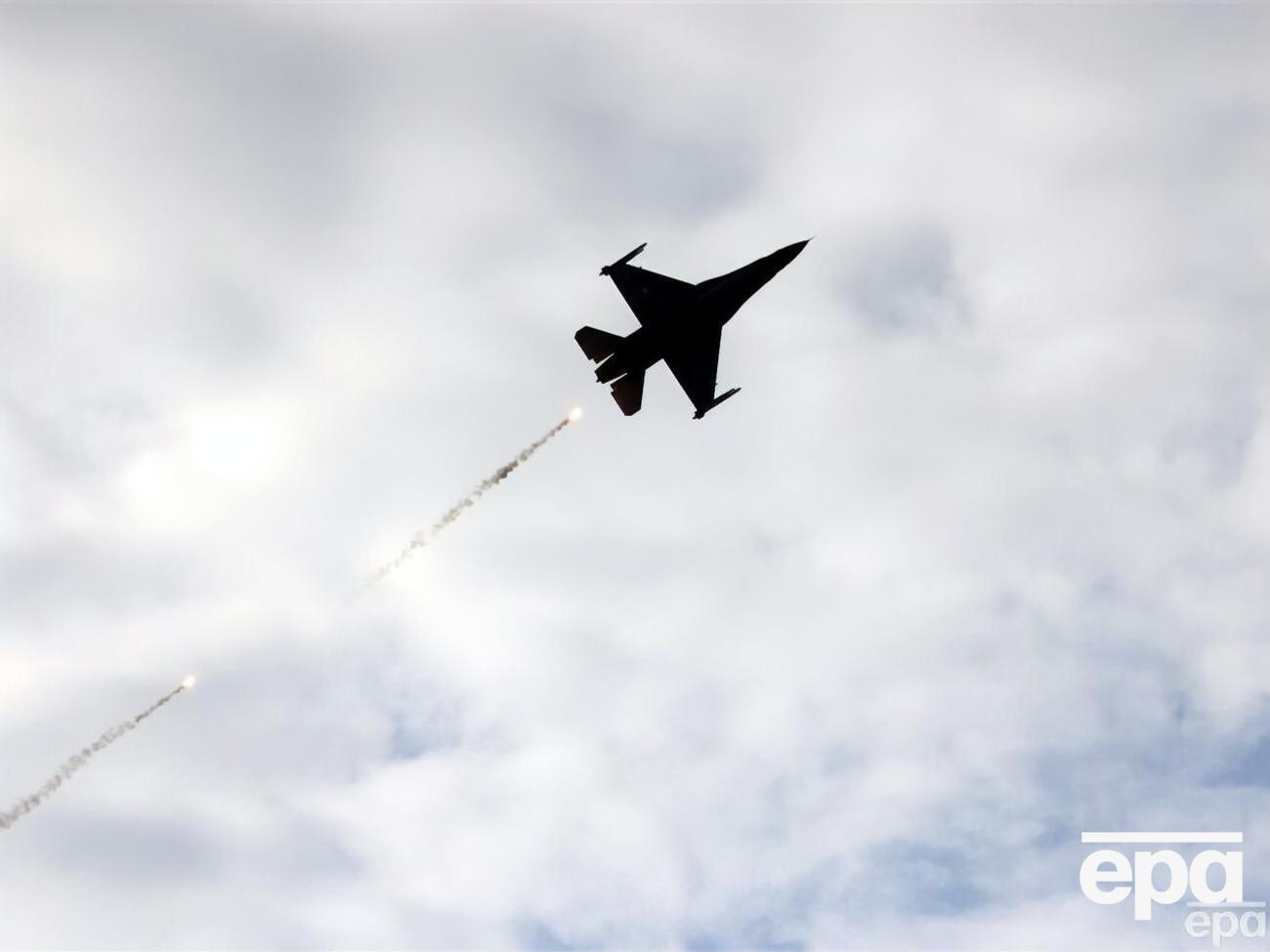 Румынские F-16 были подняты в воздух и впоследствии идентифицировали два российских истребителя Су-27