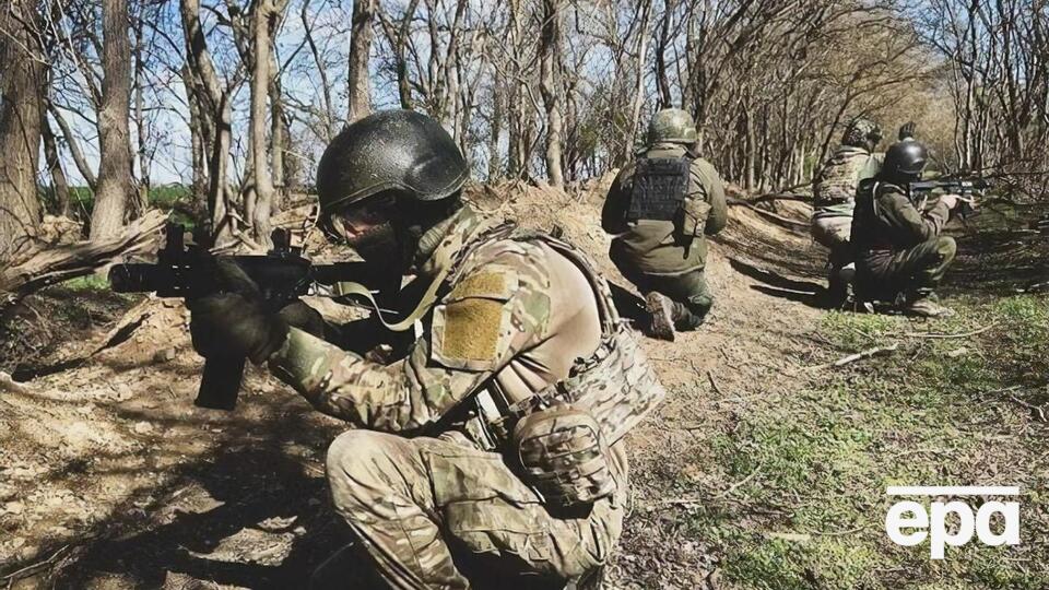 Украинские защитники продолжают держать оборону на Донбассе