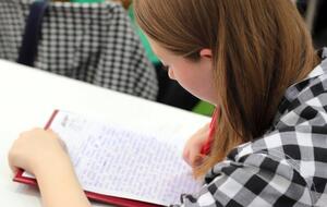 Количество мест в экзаменационных центрах ограничено, предупредили в УЦОКО