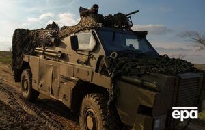 Бронетранспортеры "маневренны и проходимы", что важно для выполнения боевых задач и помогает при эвакуации, отмечают военные