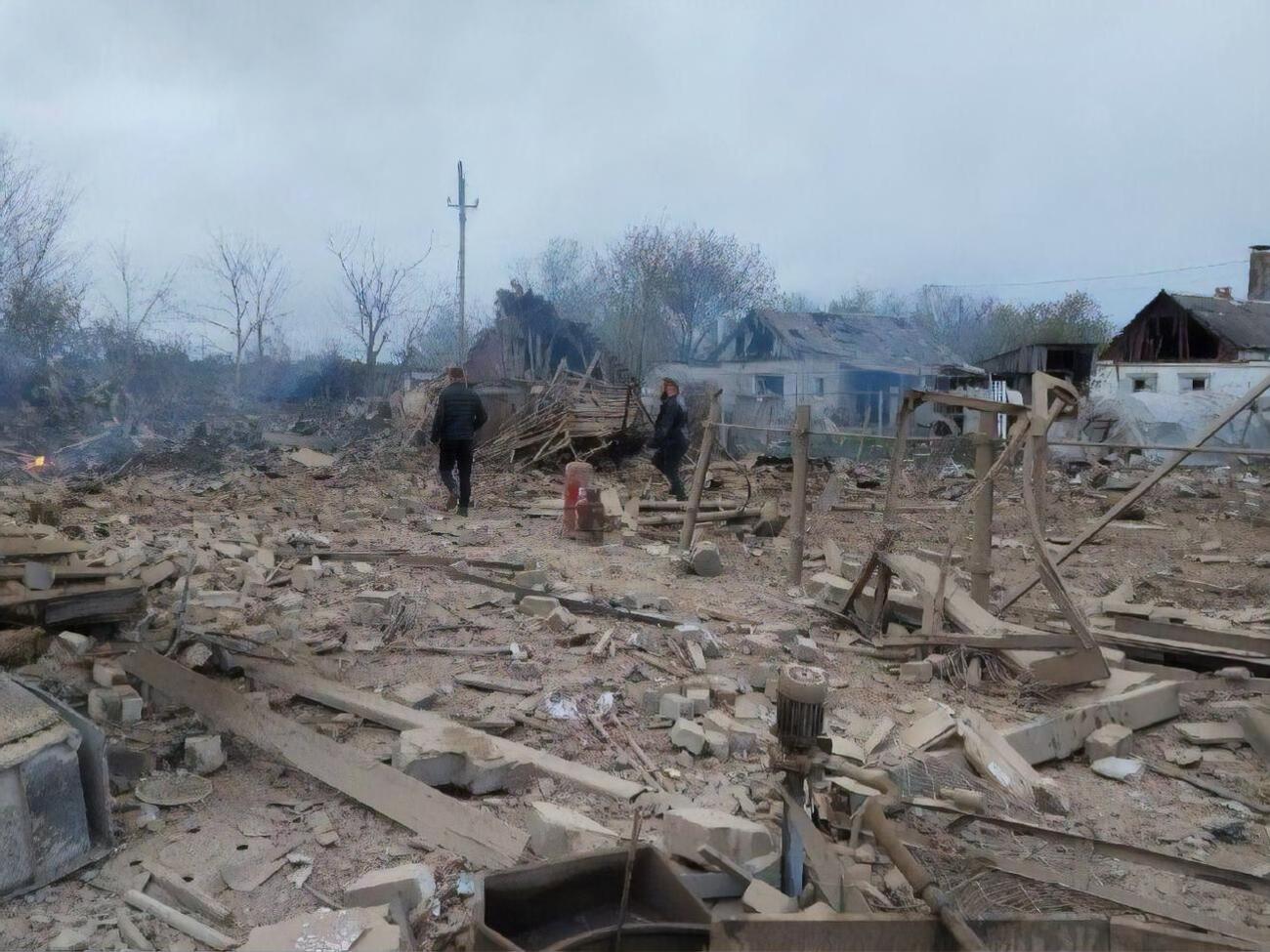 По данным Лысака, военные воздушного командования "Восток" сбили семь вражеских ракет, однако избежать прилетов не удалось