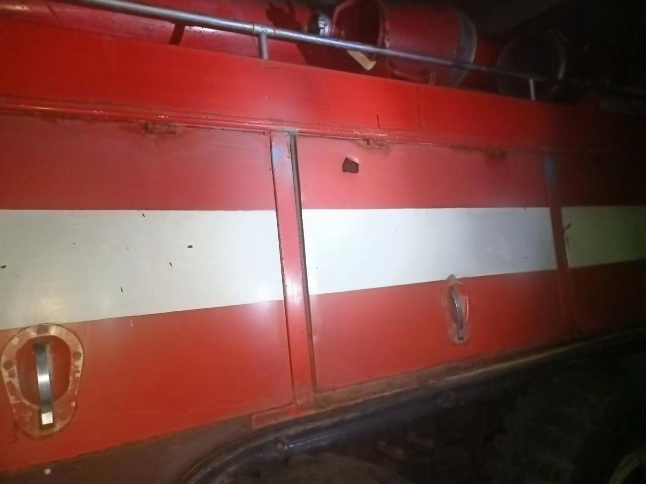 Повреждена, в частности, одна из автоцистерн спасателей