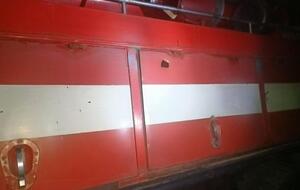 Повреждена, в частности, одна из автоцистерн спасателей