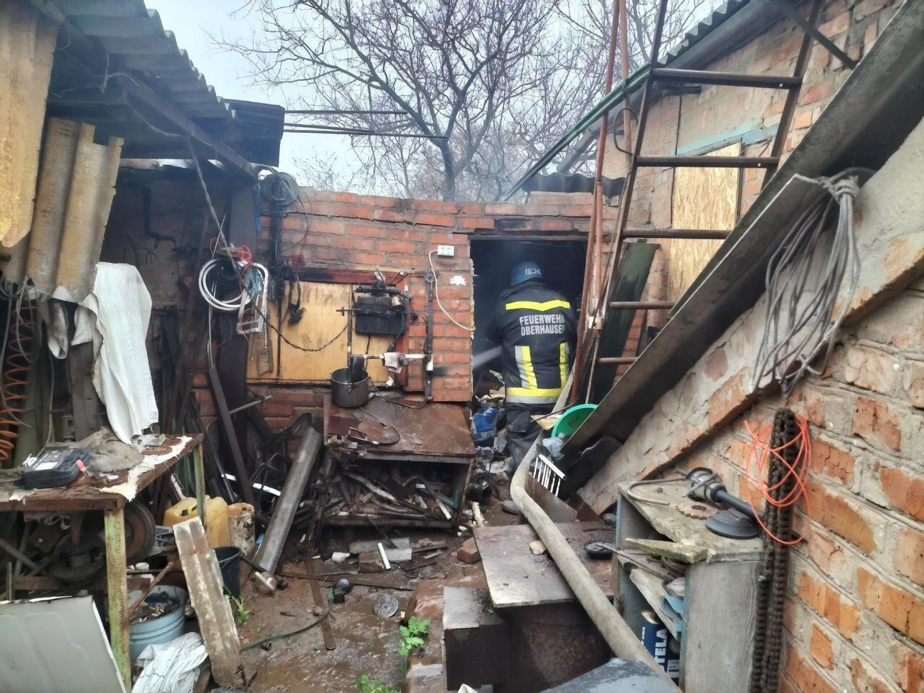 После очередных обстрелов в Запорожской области фиксируют разрушения жилых домов и коммунальных сетей