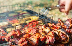 При обжаривании алкоголь из пива улетучится, а насыщенный вкус солода и ржаного хлеба останется.