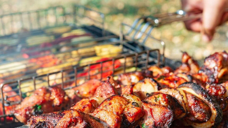 При обжаривании алкоголь из пива улетучится, а насыщенный вкус солода и ржаного хлеба останется.