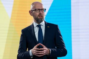 Яценюк (на фото) считает слова посла КНР одной из трех причин звонка Си Цзиньпина Зеленскому