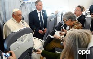 Папа римский по пути из Венгрии дал пресс-конференцию в самолете