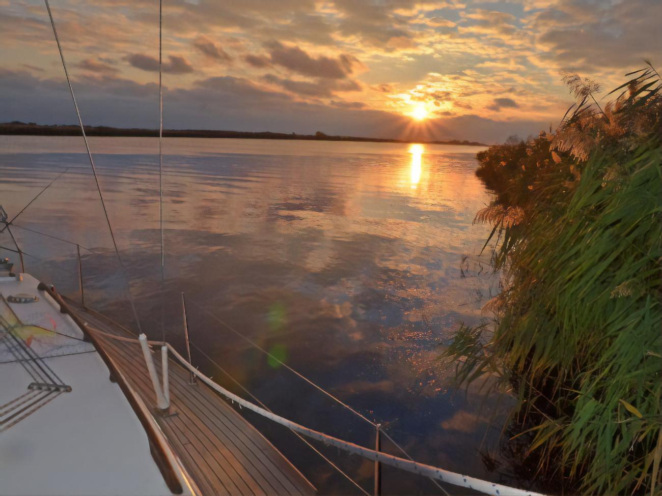 По данным следствия, замдиректора парка добровольно передавал катера и другое государственное имущество российским оккупантам