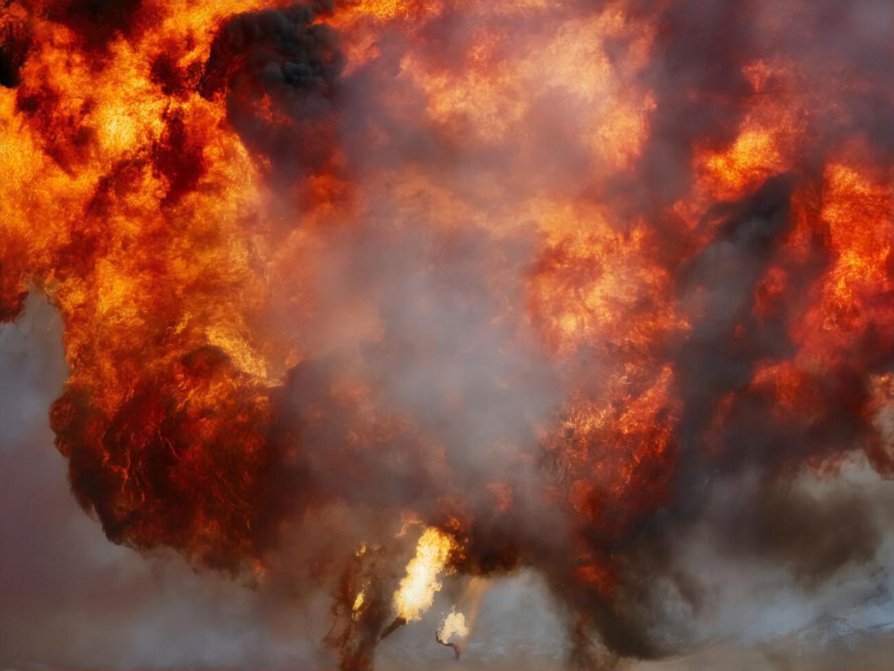 За словами очевидців, висота стовпа вогню становила чотири-п'ять метрів&nbsp;