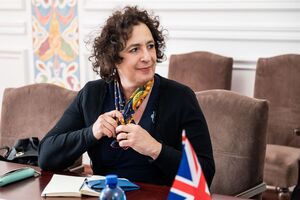 Симмонс не считает истребители первоочередной необходимостью Украины