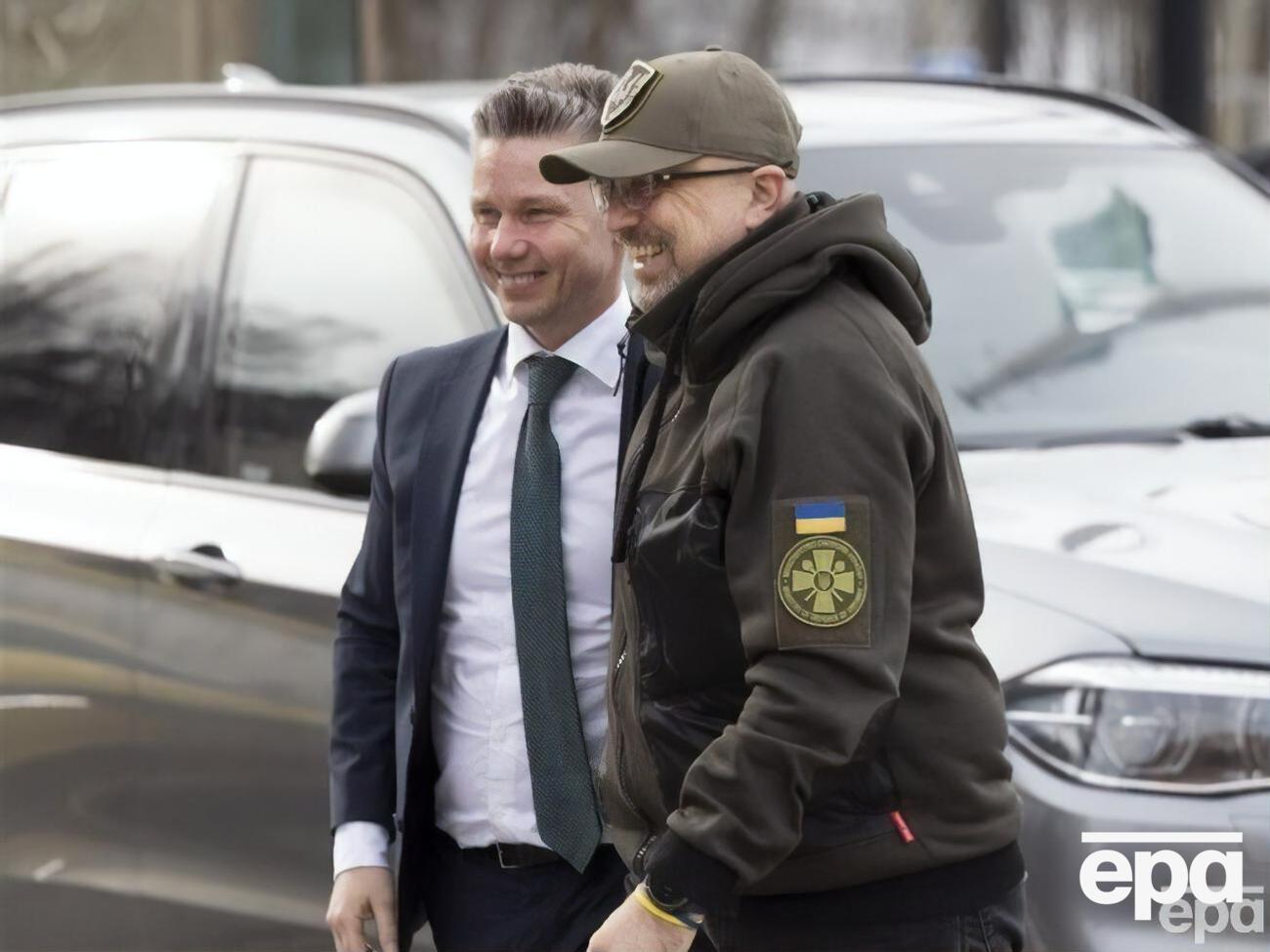 Резніков обговорив військову підтримку України з міністром оборони Швеції (ліворуч)