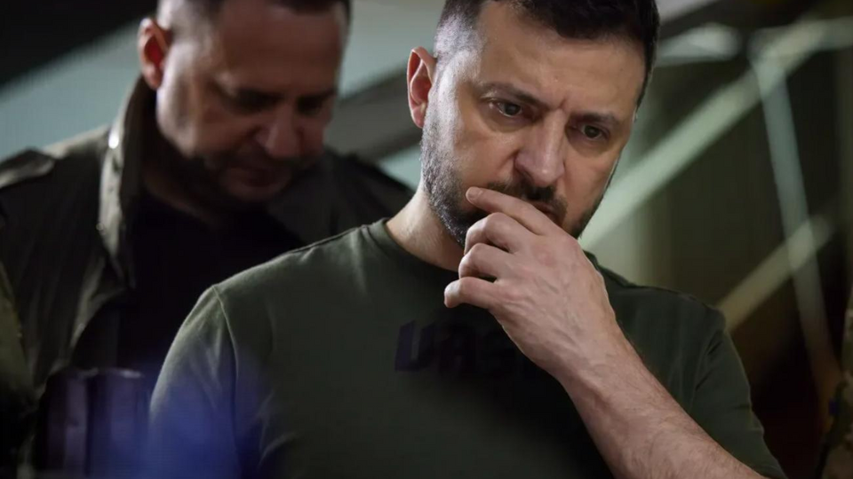 Зеленский предлагает Раде продлить военное положение и мобилизацию