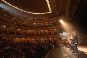 У театрі імені Франка зазначили, що вони щиро прагнули "доєднатися до великої світової театральної події", але "не можуть погодитися із сумнівним сусідством"