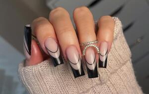 В основе двойного французского маникюра – стандартный "френч"