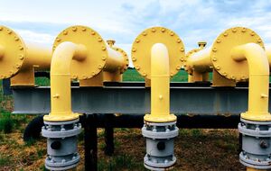 В Україні впав попит промисловості на газ, тому приватні компанії не можуть реалізувати на місцевому ринку весь видобутий газ і приблизно 30% видобутку щомісяця закачують у ПСГ