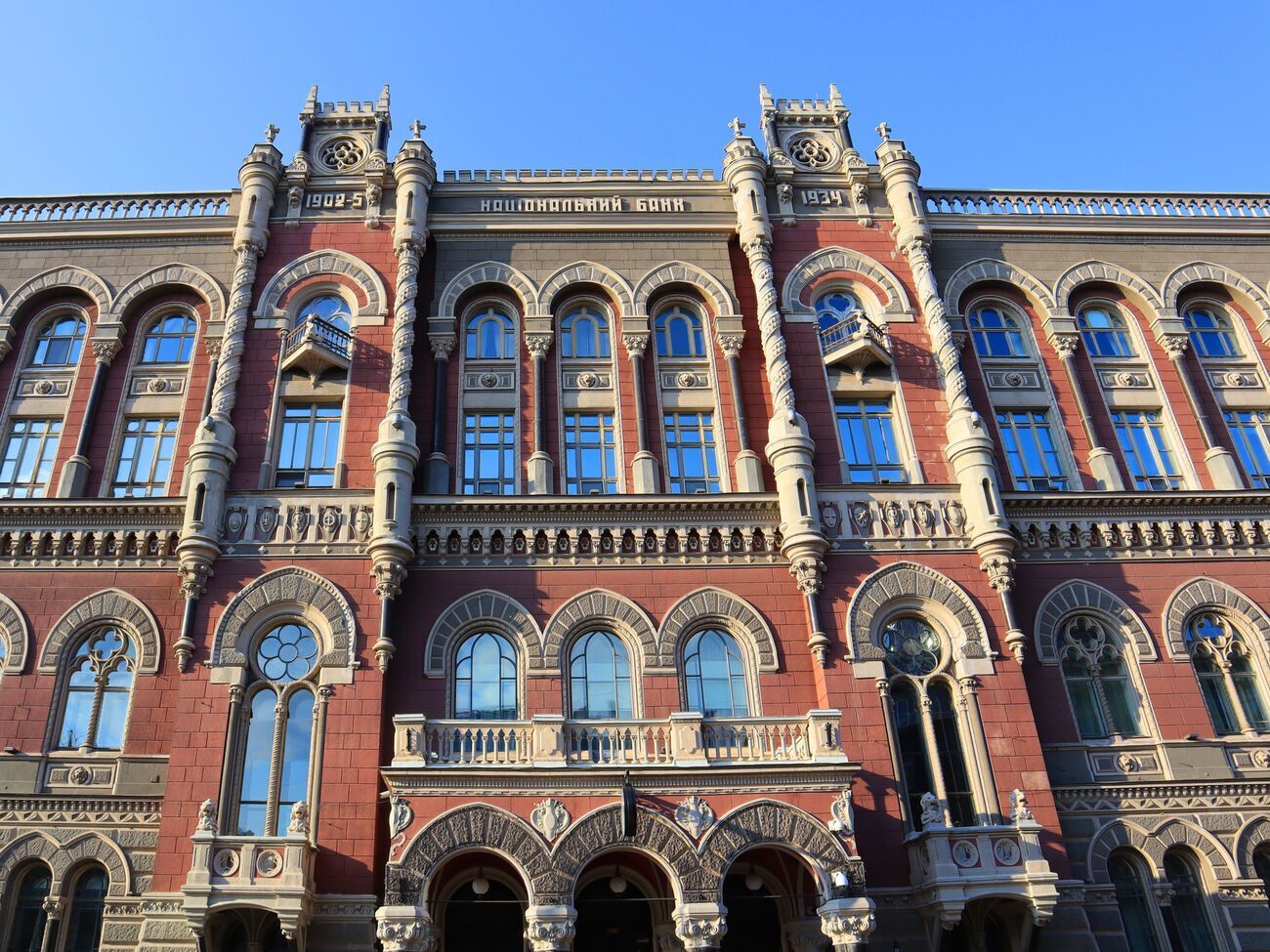 НБУ висунув вимогу посилити автентифікацію користувачів для дистанційних платіжних операцій