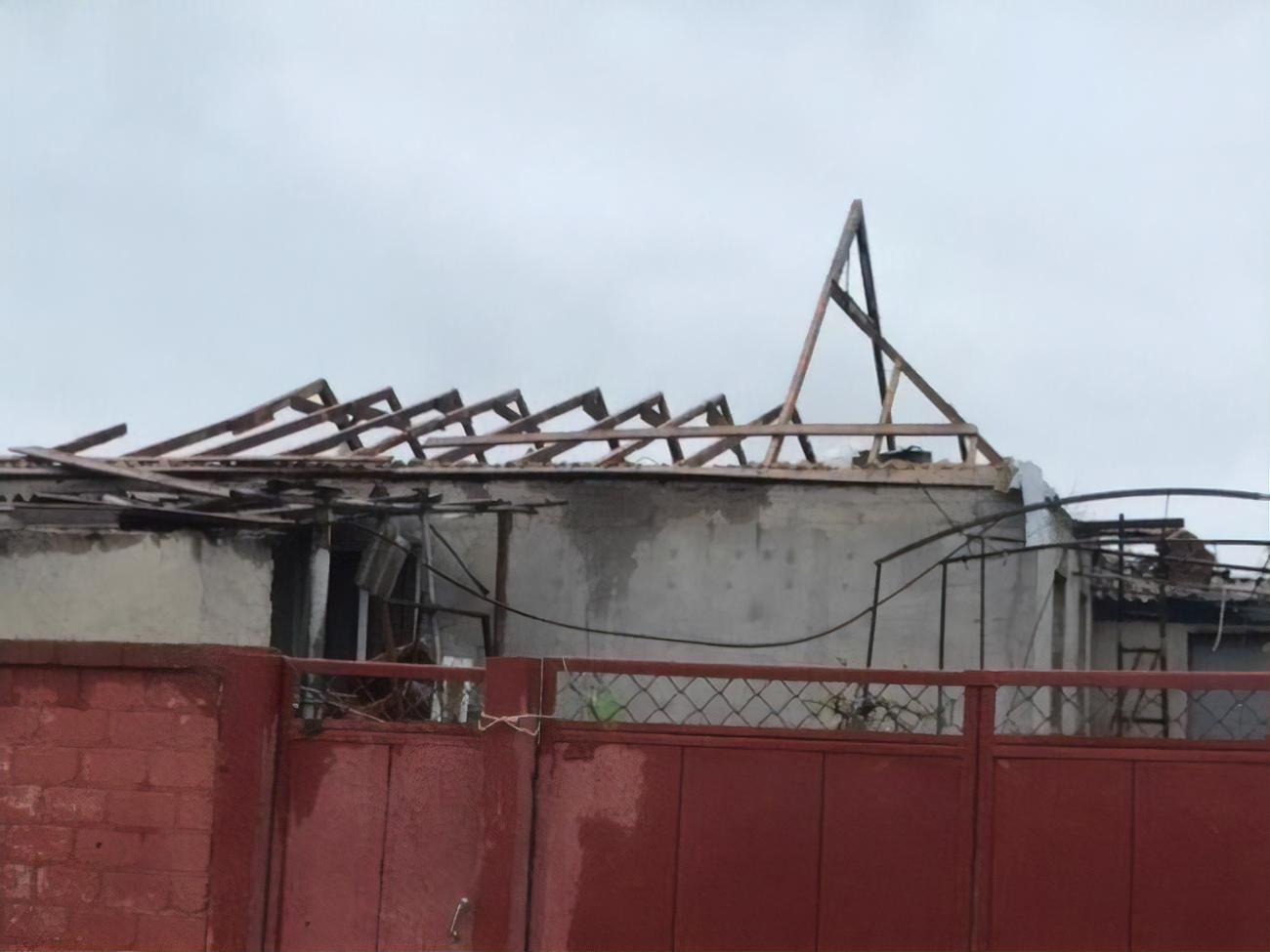 Приблизно о 17.00 окупанти здійснили мінометний обстріл одного із сіл у Каховському районі, розповіли у Херсонській обласній прокуратурі