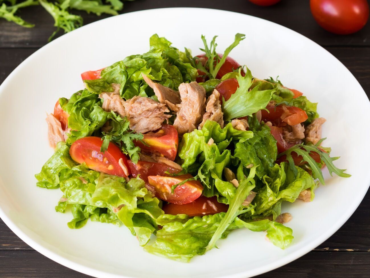 Салат необходимо заправить медово-горчичным соусом