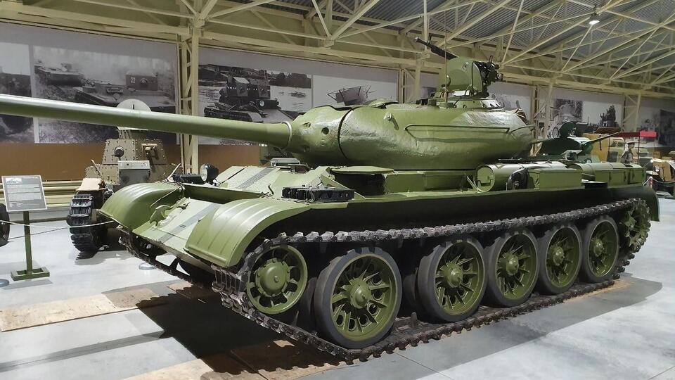 Росія використовує дедалі більше старих Т-54, але з погляду кількості це може становити проблему для України, попередили в НАТО