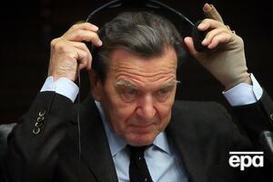 Шредер прийшов на прийом у російське посольство в Берліні 9 травня