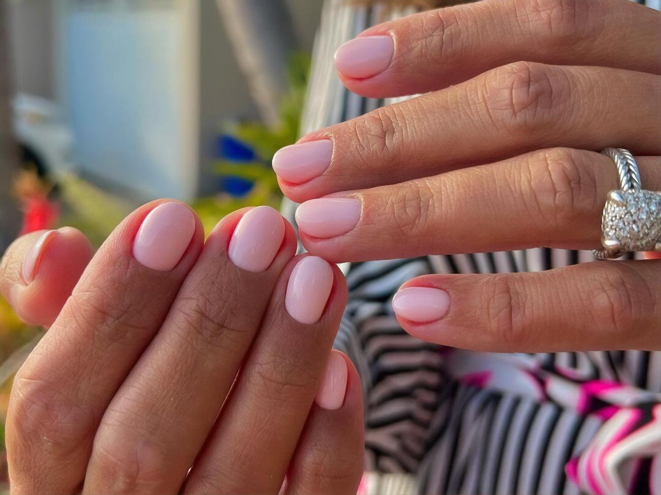 У цьому манікюрі використали напівматове покриття