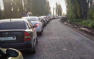 Біля Новоазовська утворилася черга охочих утекти з окупованої частини Донецької області, зазначив Андрющенко