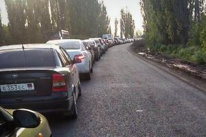 Біля Новоазовська утворилася черга охочих утекти з окупованої частини Донецької області, зазначив Андрющенко