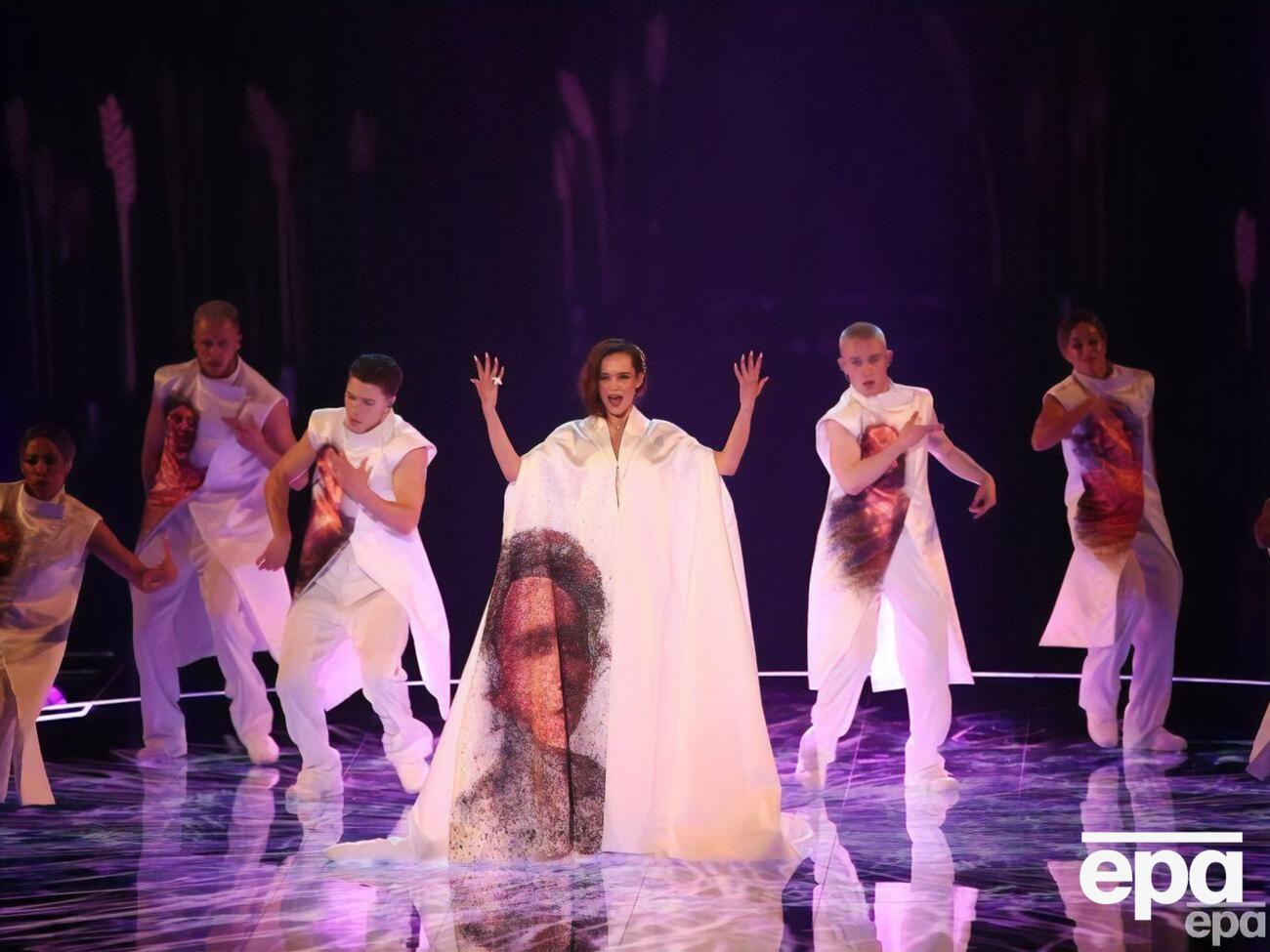 Яремчук исполнила песню из репертуара своего отца Назария Яремчука "Родина"