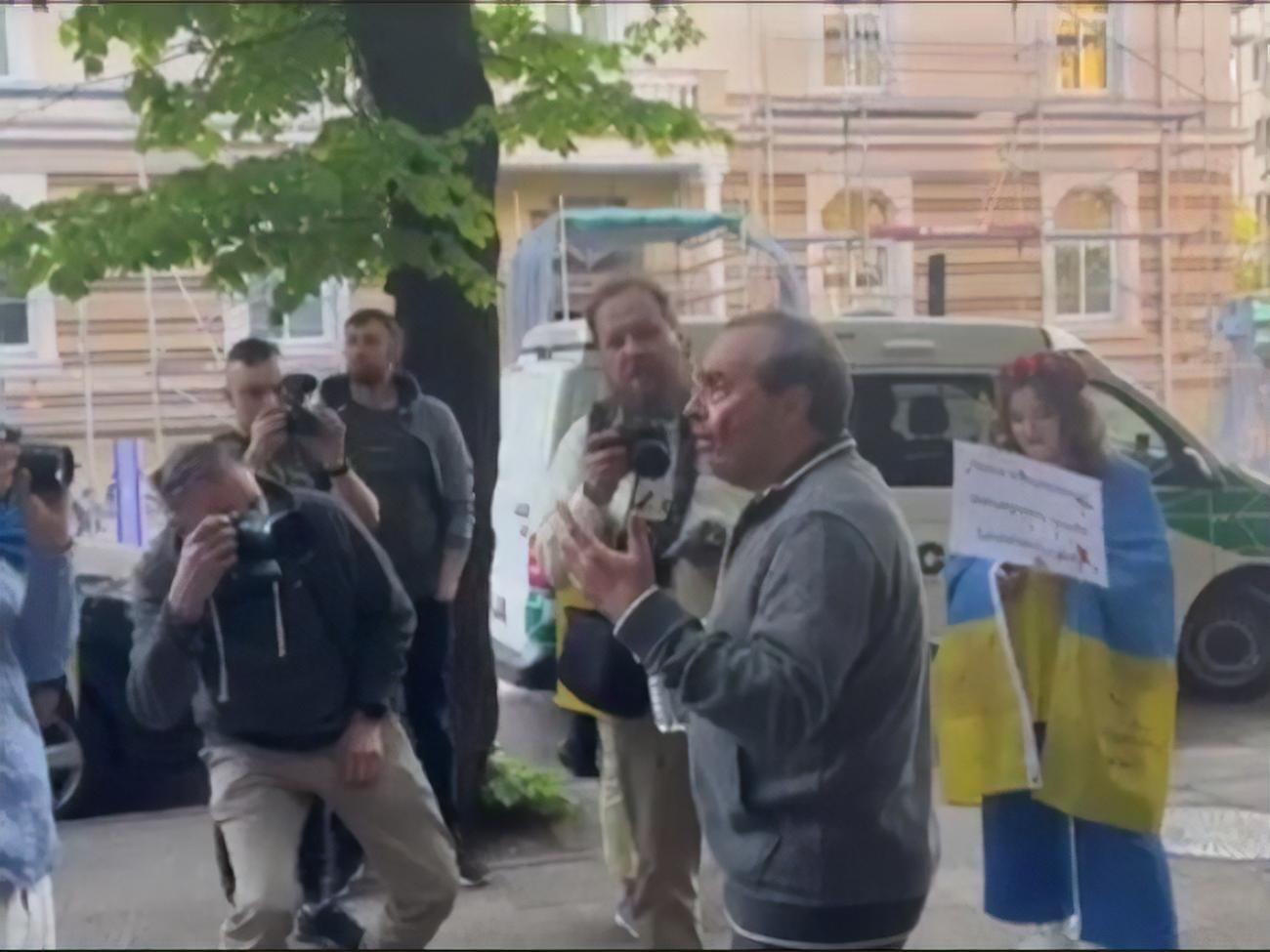 Шендерович прокоментував інцидент: Як сказав Ібсен, "ніколи не вдягай нових штанів, коли йдеш відстоювати істину"