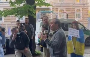 Шендерович прокоментував інцидент: Як сказав Ібсен, "ніколи не вдягай нових штанів, коли йдеш відстоювати істину"