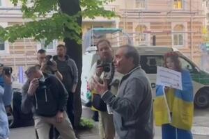Шендерович прокоментував інцидент: Як сказав Ібсен, "ніколи не вдягай нових штанів, коли йдеш відстоювати істину"