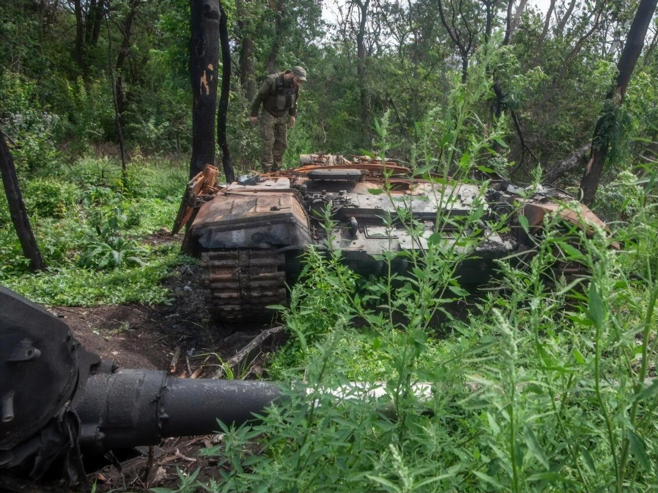 Украинские бойцы уничтожили на востоке Украины технику российских оккупантов