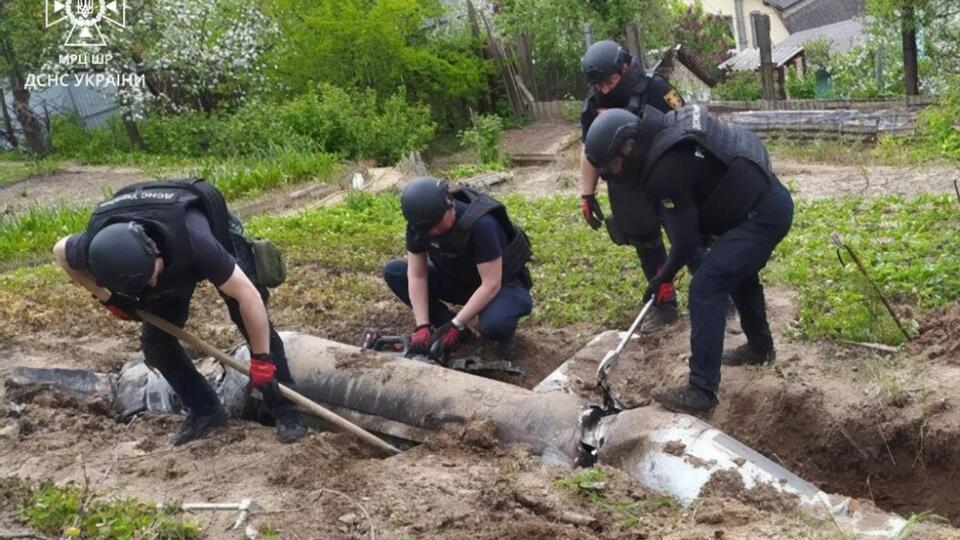 Мужчина заметил российскую крылатую ракету, когда наведался в свое хозяйство в Киеве, рассказали в МВД Украины